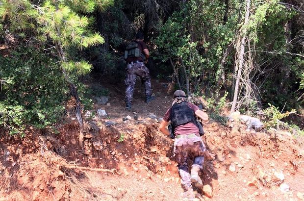 Marmaris'te 11 darbeci, suikastçı asker aranıyor
