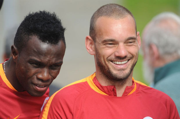 Galatasaray'da Hollandalı yıldızı Wesley Sneijder'den taraftara 'Selamun Aleyküm'