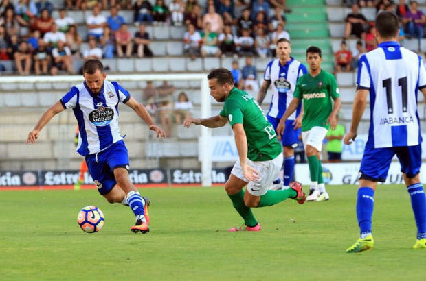 Emre Çolak'ın formasını giydiği Deportivo, Racing Ferrol'u 2-0 yendi