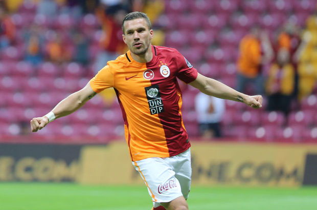 Galatasaray taraftarından Podolski'ye 'İhanet etme!' tepkisi