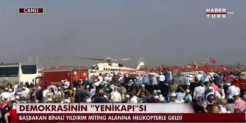 Başbakan Binali Yıldırım, helikopterle miting alanına geldi.