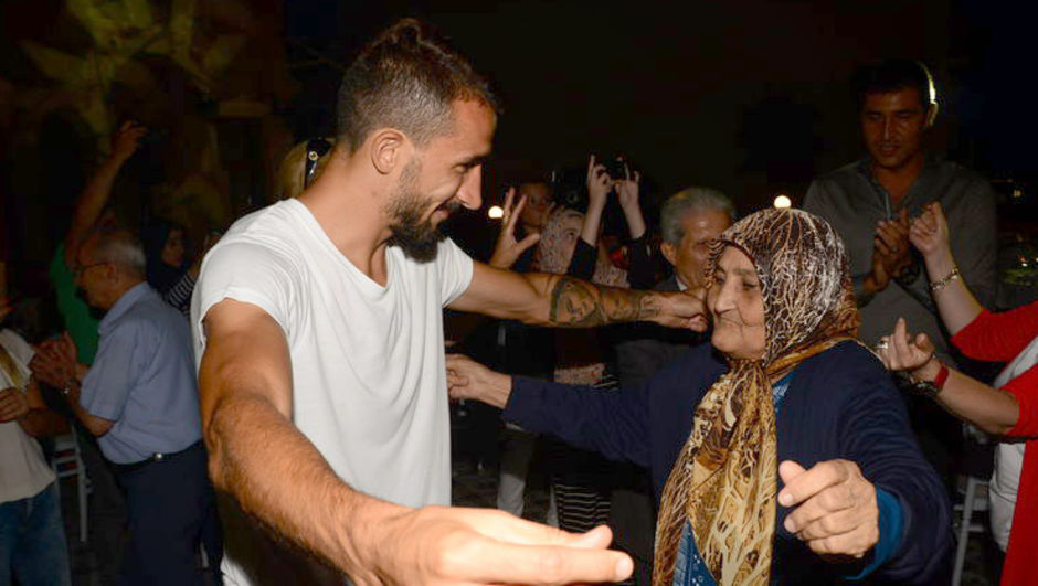 Mehmet Topal ve eşi Selda Topal 'Huzurevi Buluşmaları'nın ...