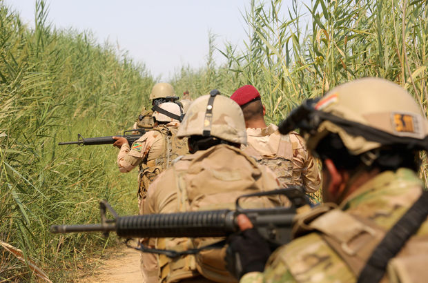 Irak ordusu, IŞİD'in elindeki El Kayyara kasabasını kuşattı
