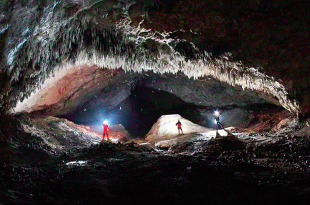 Romanya’da 11 bilim insanı mağarada mahsur kaldı