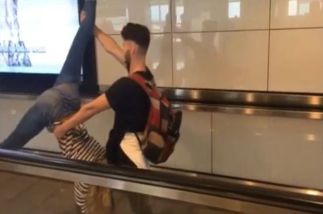 Atatütürk Havalimanında Ukraynalı yolculardan bale şov