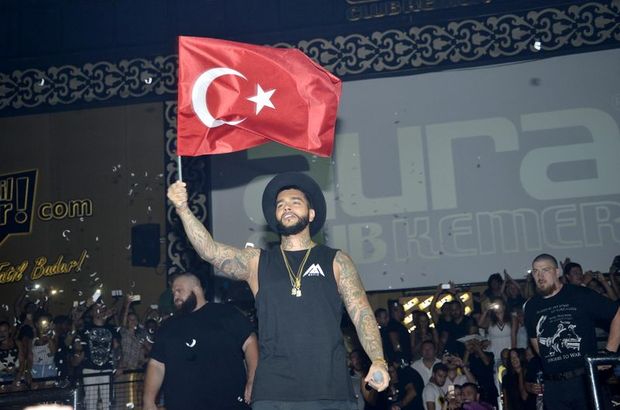 Timati'den Kemer'de Türk bayraklı konser