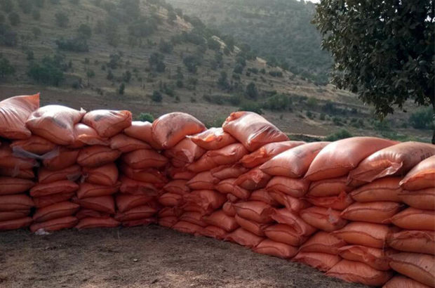 Mardin'in Ömerli ilçesinde PKK'nın bir sığınağında  bin 140 çuval içinde yaklaşık 7 ton amonyum nitrat ele geçirildi