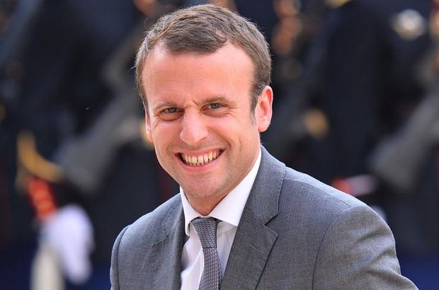 Fransa Ekonomi Bakanı Emmanuel Macron istifa etti