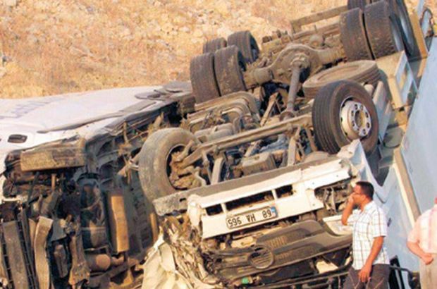 Tarsus’ta trafik kazası: Baba-kız öldü, anne-oğul yoğun bakımda