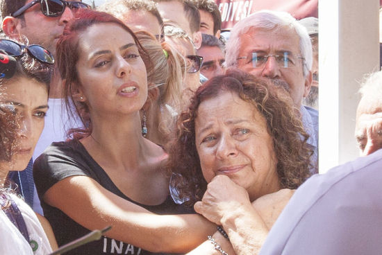 Vedat Türkali'nin torunu Angela Ceren Sarp ( Solda ) - Türkali'nin kızı Deniz Türkali