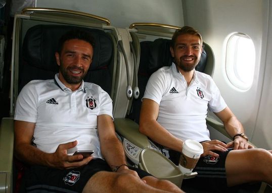 Beşiktaş, özel uçakla Portekiz'e gitti