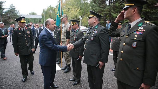 Milli Savunma Bakanı Fikri Işık, EDOK Muharebe Hizmet Destek Eğitim ve Garnizon Komutanlığını ziyaret etti.