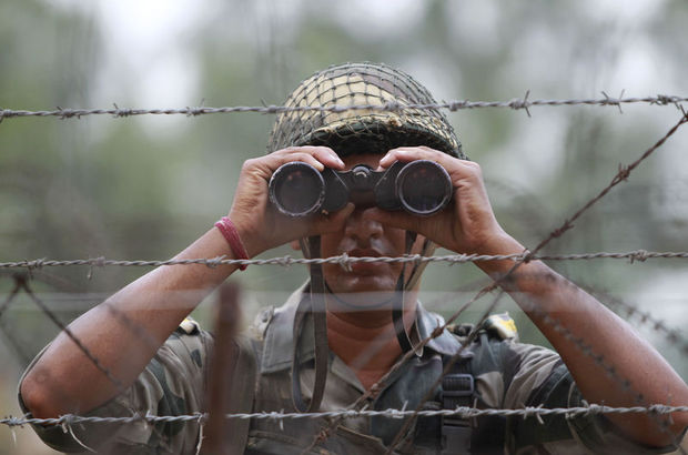 Pakistan-Hindistan sınırında çatışma çıktı: İki asker öldü