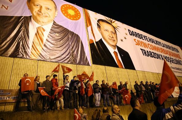 Cumhurbaşkanı Erdoğan'ı havalimanında çok sayıda vatandaş karşıladı