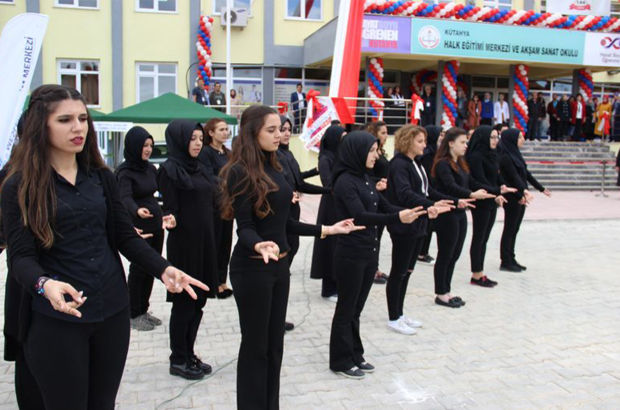 İstiklal Marşı'nı işaret dili ile okudular