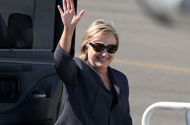 Hillary Clinton'ın çıplak heykelini diktiler