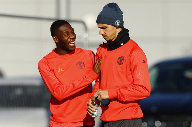 Manchester United Fosu-Mensah'ın sözleşmesini uzattı