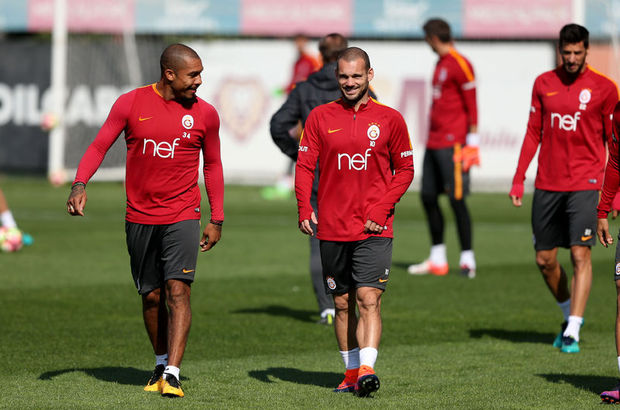 G.Saray'da sakatlığını atlatan Sneijder takımla çalıştı!