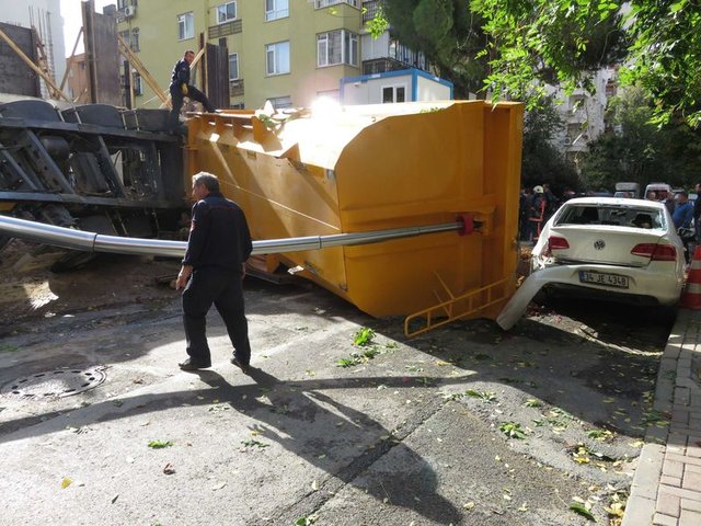 Kadıköy'de akılalmaz kaza