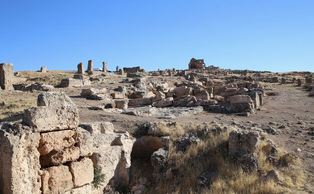 Zerzevan Kalesi'nde bin 500 yıllık yeraltı sığınağı bulundu