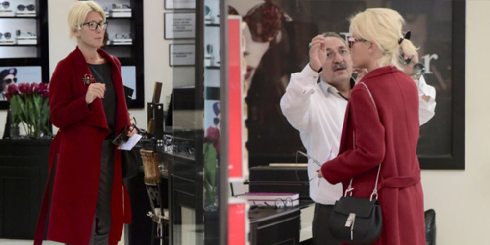 Kendine gözlük aldı