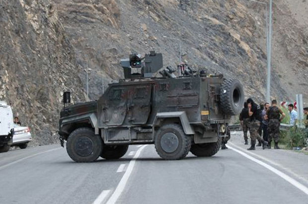 Diyarbakır'da zırhlı polis aracına saldırı