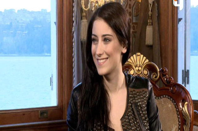 Hazal Kaya Isyan Etti