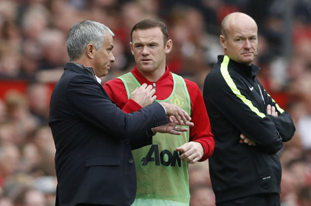 Mourinho Rooney'e kapıyı gösterdi