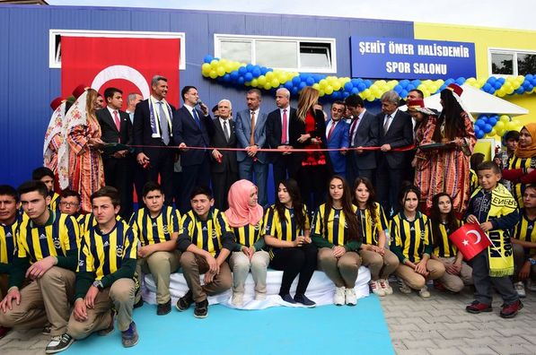 Şehit Ömer Halisdemir Spor Salonu, gerçekleştirilen açılış töreninin ardından Milli Eğitim Bakanlığı'na devredildi.