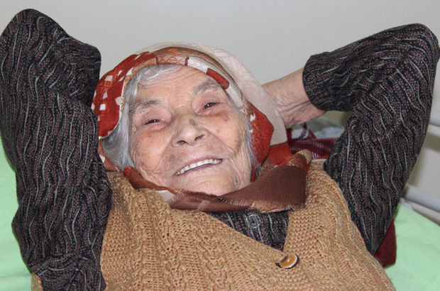 100 yaşındaki Ayşe Nine bir aylık tedaviyle sağlığına kavuştu
