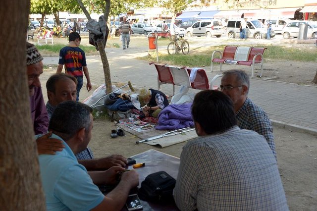Adana'da 90 yaşındaki adam sokakta kaldı