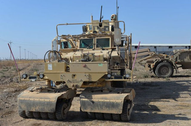 Musul'daki ABD askerleri sahada görev yaparken görüntülendi