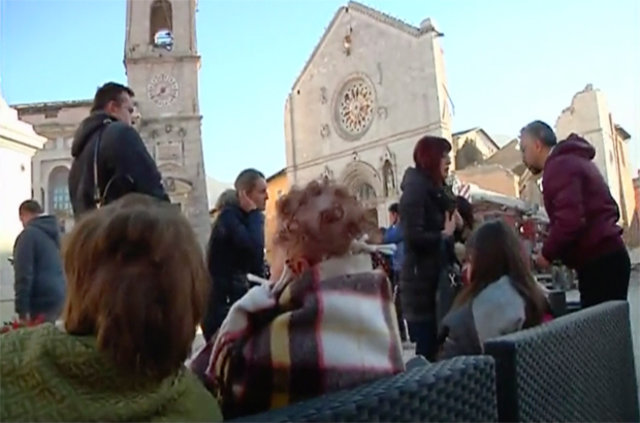 İtalya'nın Perugia kentindeki depremin ardından ilk görüntüler