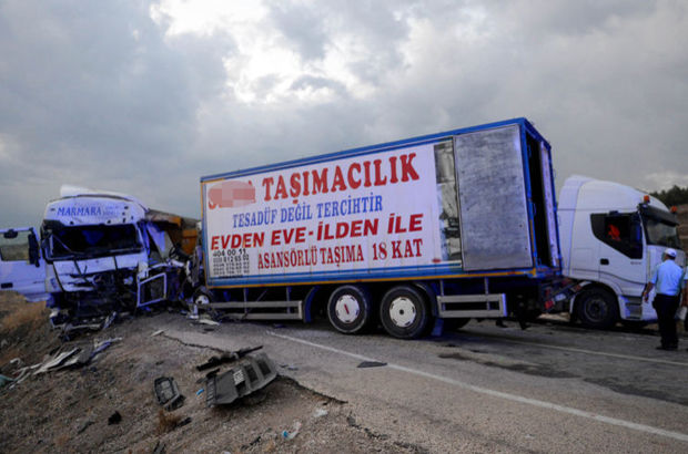 Kilis'te zincirleme kaza: 2 ölü, 4 yaralı