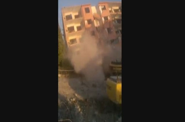 Bursa'da kentsel dönüşüme giren dev binalar böyle yıkıldı (video)