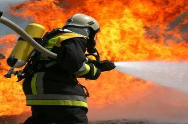 İzmir'de bir evin çatı katında yangın çıktı