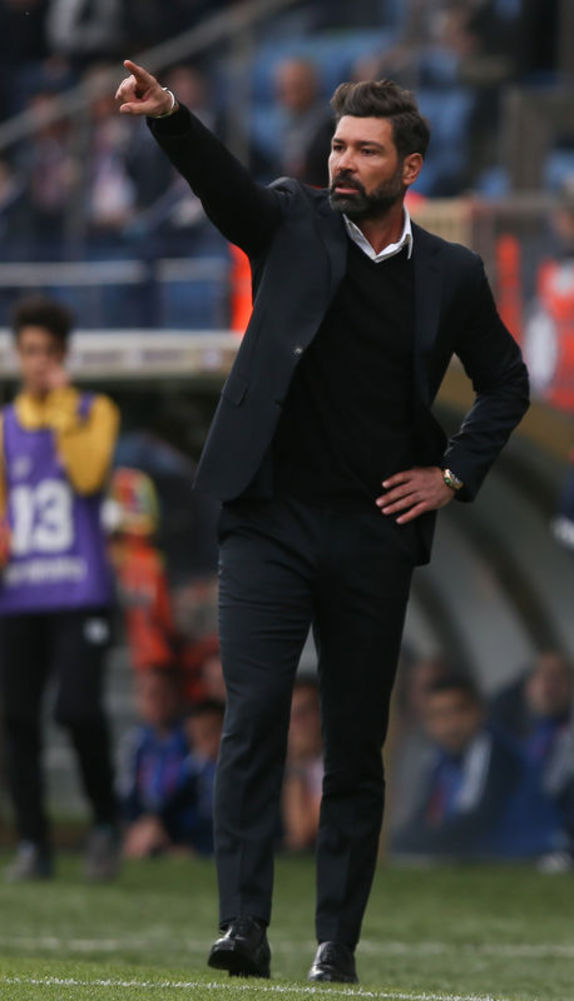 Kayserispor Teknik Direktörü Hakan Kutlu görevinden istifa etti.