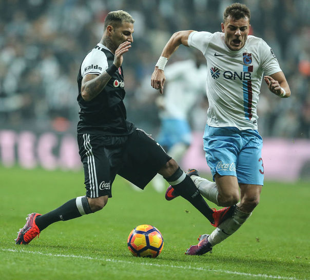 Quaresma'nun Yusuf Erdoğan'a yaptığı sert faul...