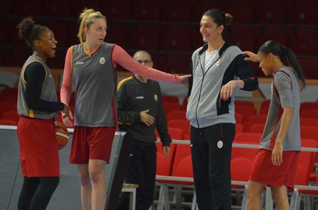 Nevriye Yilmaz Yeniden Galatasaray Da