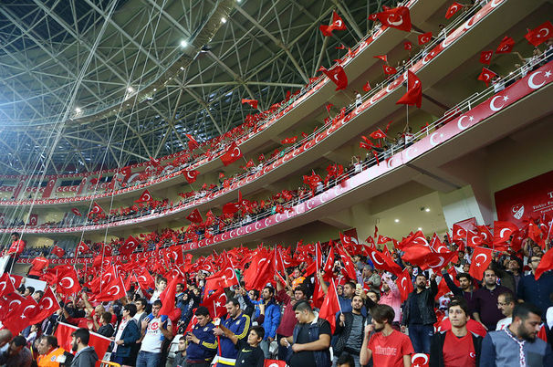 Türkiye - Kosova maçında Antalya Stadı tamamen dolu...