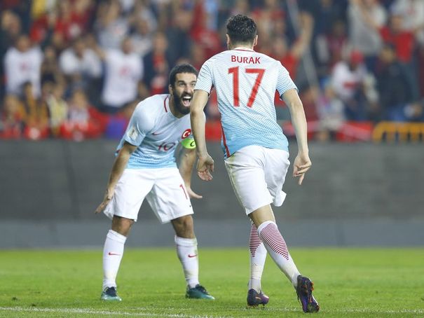 Türkiye - Kosova maçında Arda Turan ve Burak Yılmaz'ın gol sevinci...