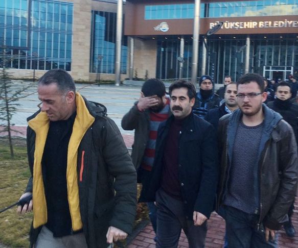 Van Büyükşehir Belediye Başkanı Bekir Kaya gözaltına alındı.