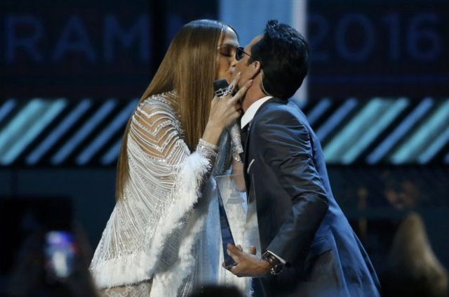 Jennifer Lopez ile Marc Anthony dudak dudağa