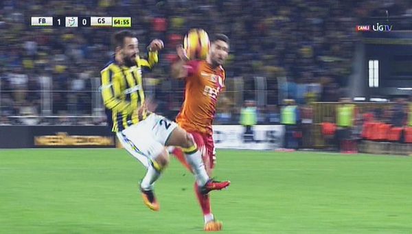 Fenerbahçe - Galatasaray derbisindeki tartışmalı pozisyonlar