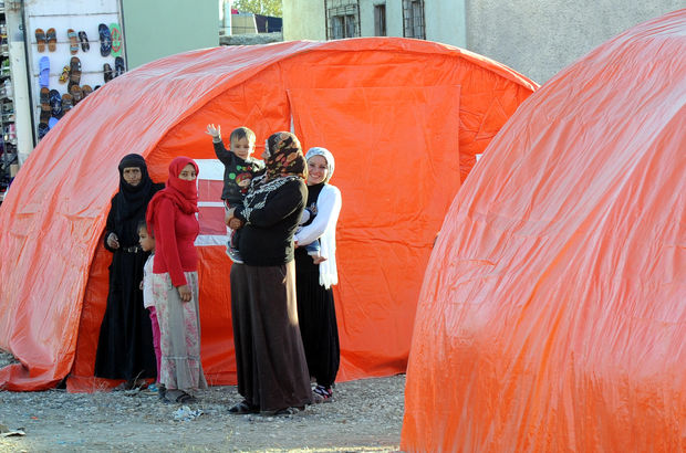 Adana'da çadırları yanan tarım işçilerine yardım kampanyası