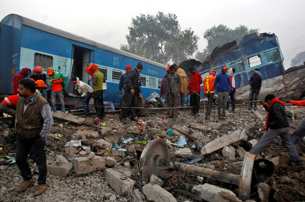 Hindistan'daki tren kazasında bilanço artıyor!