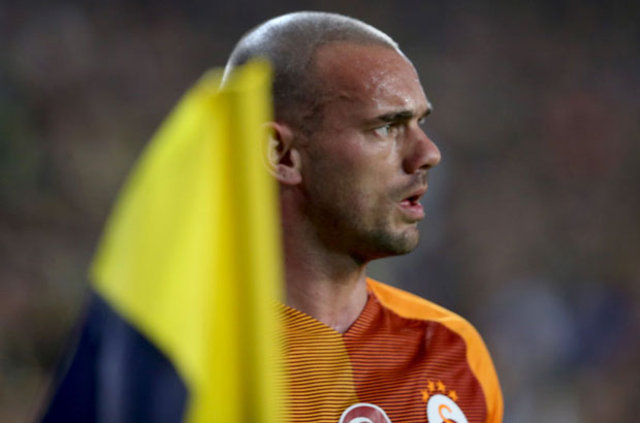 Galatasaray'da Riekerink-Selçuk krizinin perde arkasında Sabri ve Sneijder var