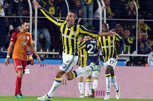 2 gole imza atıp Cimbom’u yıkan Van Persie, maç sonunda “Fenerbahçe’deki kariyerimin en özel anı” dedi