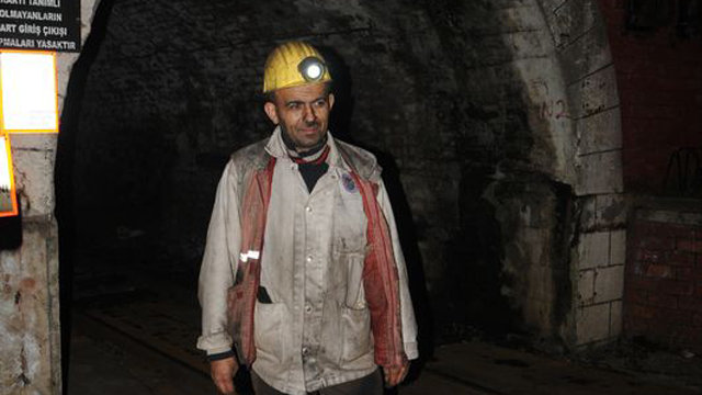 Hayali ders vermekti, madende kömür kazıyor