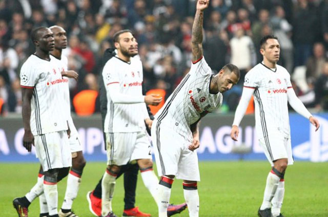Beşiktaş - Benfica devre arasında soyunma odasında neler yaşandı?
